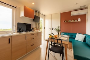 Interior - Le Cycas, a new mobile home with sea view (Hyères)