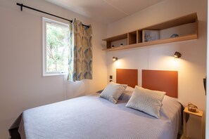 2 Schlafzimmer, Bügeleisen/Bügelbrett
