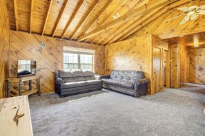 TV - Racine Vacation Rental 25 Mi to Athens! (Racine)