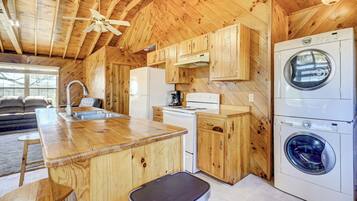 Kjøleskap, mikrobølgeovn, ovn og oppvaskmaskin