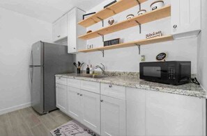 Cookware/dishes/utensils