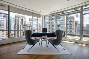 Interior - Luxurious Penthouse in Trendy Yaletown with Private Rooftop Pool (Vancouver)