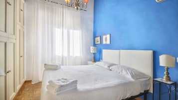 1 slaapkamer, een strijkplank/strijkijzer, wifi, beddengoed