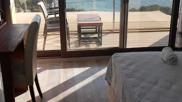 Standard Twin Room | Premium bedding, in-room safe, desk, free WiFi
