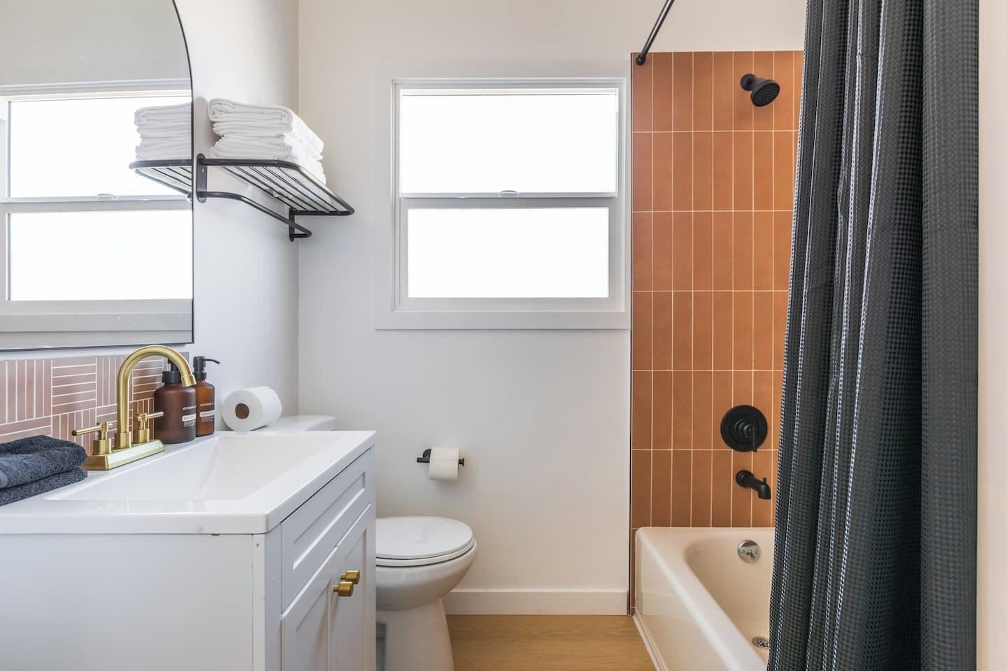 Haartrockner, Handtücher, Seife, Shampoo