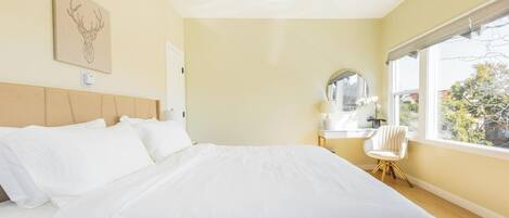 2 bedrooms, desk, iron/ironing board, travel cot