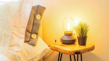 2 Schlafzimmer, Schreibtisch, Bügeleisen/Bügelbrett, Reisekinderbett