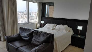 1 habitación, tabla de planchar con plancha, wifi gratis y ropa de cama