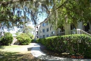 Property grounds - 2 Bedroom, 2 Bath Condo, Port O'Call, Shipyard Plantation, Hilton Head, SC (Hilton Head Island)