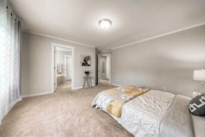 4 bedrooms, iron/ironing board, bed sheets - Family friendly getaway in University Place, WA (University Place)