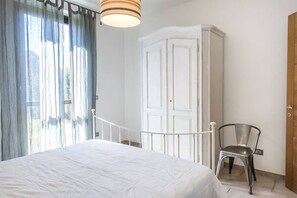 2 bedrooms, bed sheets