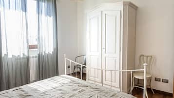 2 bedrooms, bed sheets