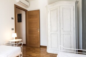 2 bedrooms, bed sheets