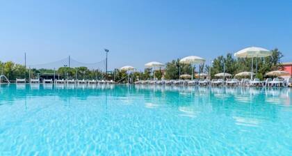 M348 - Marcelli, comfortable new three-room apartment with swimming pool and bal