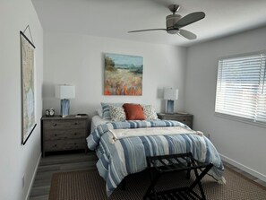 3 bedrooms, desk, iron/ironing board, free WiFi - WATCH THE SETTING SUN &<br>THE MARIN MOUNTAINS OR KAYAK THE <br>LAGOON from the dock (Novato)