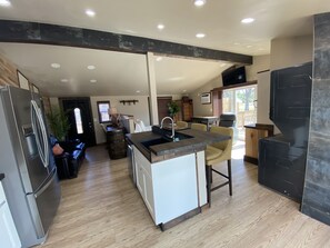 المنشأة من الداخل