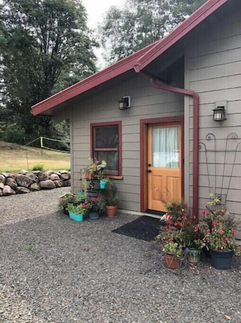 Exterior. Quail Hollow, private studio