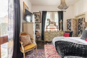3 bedrooms, desk, travel cot, free WiFi
