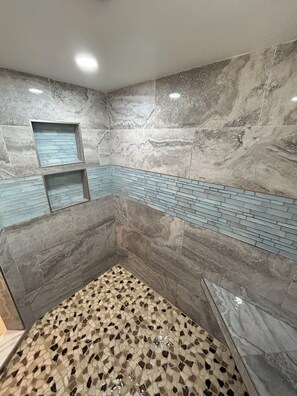 Shower, hair dryer, towels, soap - Beautifully restored full home, 5 min to NJ Shore! (Neptune City)