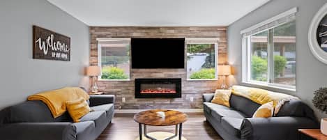 Smart TV, fireplace