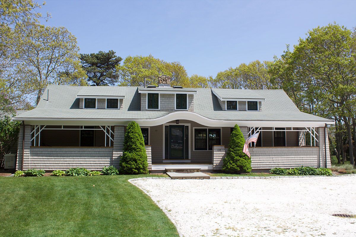 Quintessential Hyannis Port Cottage: Renovated, Putting Green, Walk to Beach: 135-HYP