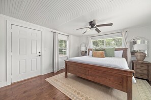 4 bedrooms, WiFi, bed sheets - SHORT DRIVE TO BEACH, NEAR SPORTS PLEX IN GULF SHORES! (Gulf Shores)