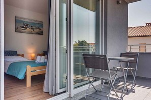 7 habitaciones, escritorio y insonorización 