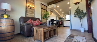 The Stylish Ranch With a Beautiful Relaxing Porch