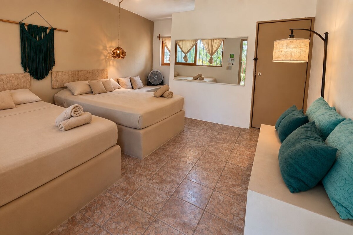 Superior Quadruple Room | WiFi, bed sheets