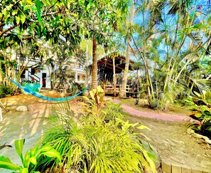 Cabin tiện nghi đơn giản | Hiên