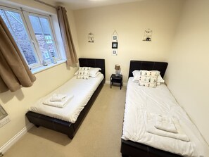 2 bedrooms, iron/ironing board, travel cot, free WiFi