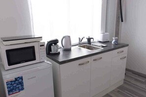 Fridge, microwave, stovetop, toaster