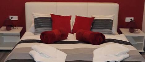 Travel cot, Internet