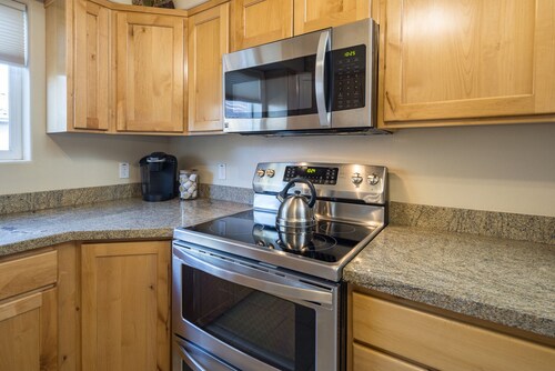 New Listing: Private Spa | Sunroom | Pool | Garage | Close to Parks | C347