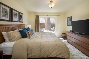 3 bedrooms, desk, iron/ironing board, free WiFi