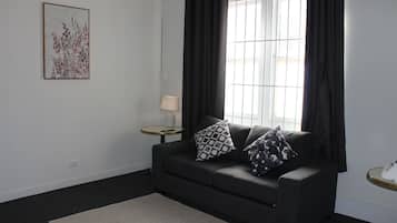 Comfort Apart Daire | Oturma alanı | Dijital TV kanalları bulunan 32 inç LCD televizyon, televizyon