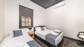 Traditional Triple Room, Multiple Beds, Shared Bathroom