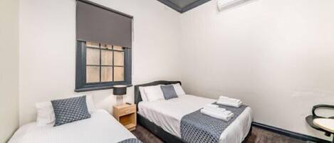 Traditional Triple Room, Multiple Beds, Shared Bathroom | 1 bedroom, premium bedding, Select Comfort beds, free WiFi