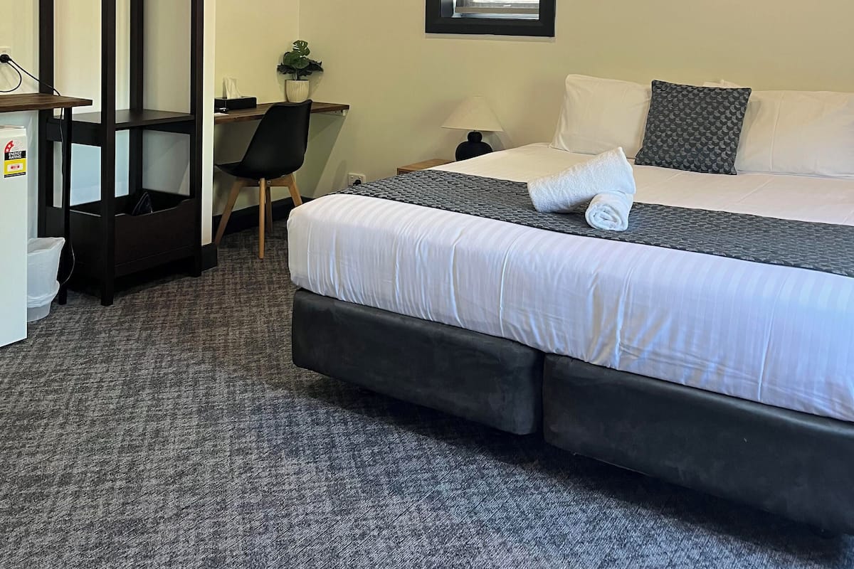 Traditional Triple Room, Multiple Beds, Shared Bathroom | Premium bedding, Select Comfort beds, WiFi (free), bed sheets