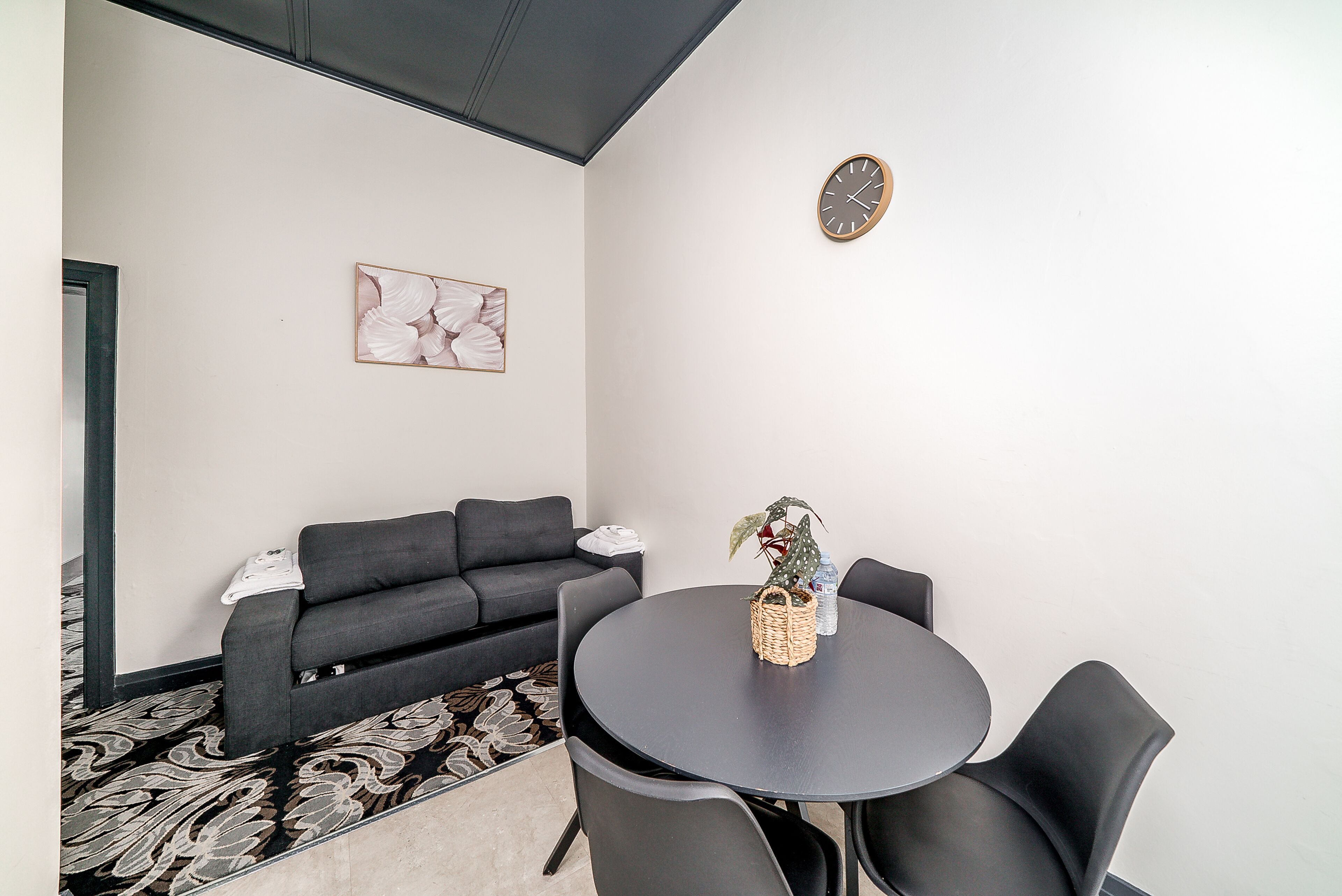 Family Studio Suite, Multiple Beds, Ensuite | Living area | 32-inch LCD TV with digital channels, TV, books