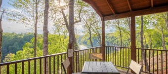 Lake View Adventure Cabin at Bear Bluff Retreat
