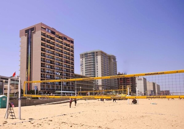 On the beach - Four Sails - Oceanfront & City View Balconies! (Virginia Beach)