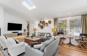 TV, books, stereo - Charming, Modern Beach Home Prime Location on Quiet Street 5 Min Walk to Beach! (Isle Of Palms)