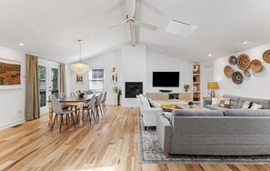 TV, books, stereo - Charming, Modern Beach Home Prime Location on Quiet Street 5 Min Walk to Beach! (Isle Of Palms)