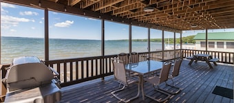 Cayuga Lakeside - Close to Ithaca!