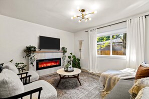 Smart TV, fireplace
