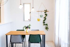 Dining - Golden Drop S (Kin)