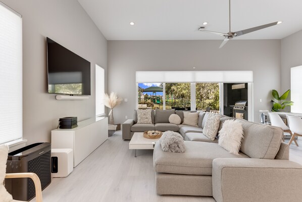 Fernseher, Videospiele, Stereoanlage