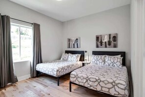 4 quartos, ferros/tábuas de passar roupa, berço de viagem, Wi-Fi