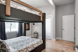 4 quartos, ferros/tábuas de passar roupa, berço de viagem, Wi-Fi